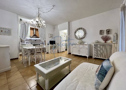 Foto Appartamento a Massa Marina di Massa Centro di 75 m² con 3 locali