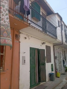 Foto Appartamento a Sannazzaro de' Burgondi Centro di 78 m² con 4 locali