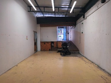 Foto Locale commerciale a Carrara Avenza di 114 m² con 2 locali in vendita