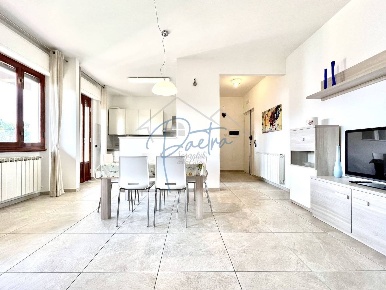 Foto Appartamento a Massa Marina di Massa Centro di 95 m² con 3 locali
