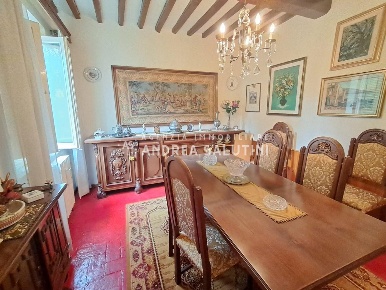 Foto Casa indipendente a Palaia Centro di 270 m² con 10 locali in vendita
