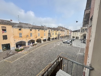Foto Ufficio in Piazza Garibaldi 18, Soragna Centro di 100 m² con 2 locali