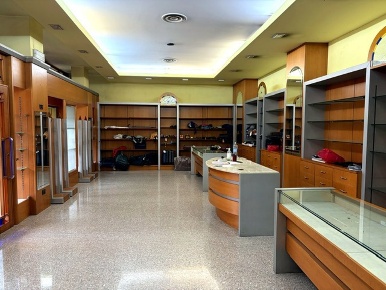 Foto Negozio in Via BUOZZI 21, Paderno Dugnano Centro di 132 m² in affitto