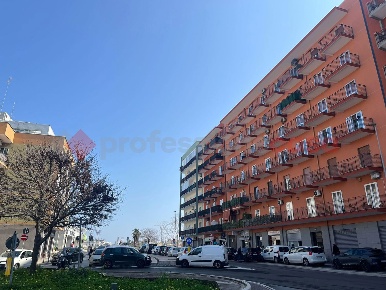Foto Appartamento in Van Westerouth, Bari San Girolamo di 124 m² in vendita