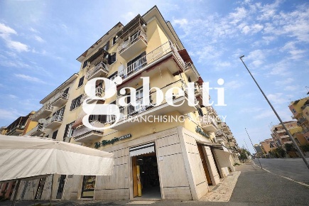 Foto Attico in Via DEI GELSI 35, Roma Centocelle di 116 m² con 3 locali