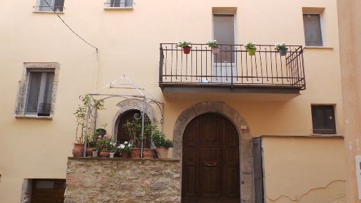 Foto Appartamento a Sellano Centro di 90 m² con 3 locali in vendita