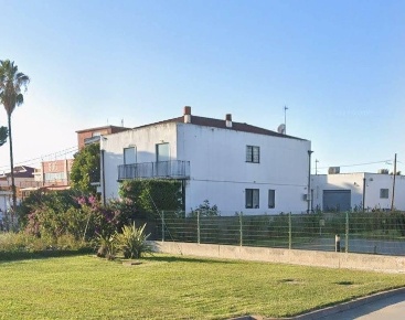 Foto Locale commerciale in enrico mattei, Crotone di 550 m² con 5 locali