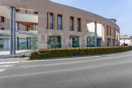 Foto Ufficio in Via Zappetti 21, Portogruaro Centro di 170 m² con 2 locali