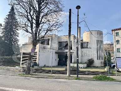 Foto Negozio in Via Puccini 4, Medesano Sant'andrea Bagni di 243 m²