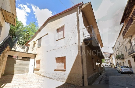 Foto Appartamento in Via S. Leo 126, Luzzi Centro di 130 m² con 5 locali