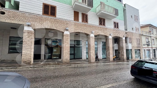Foto Negozio in Via Nicola Pompizii 44, Mosciano Sant'Angelo Centro