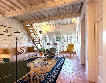 Foto Appartamento in Via San Leonardo 12, Lucca di 126 m² con 7 locali