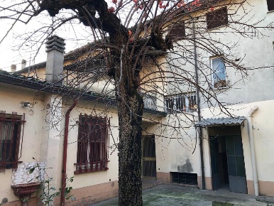 Foto Casa indipendente a Cortemaggiore Centro di 450 m² con 13 locali