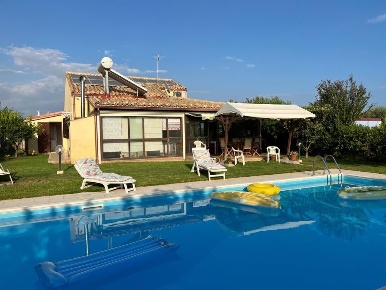 Foto Villa unifamiliare a Scicli di 70 m² con 5 locali in vendita