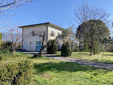 Foto Villa unifamiliare a Lucca La Maulina - Morianese di 238 m² in vendita
