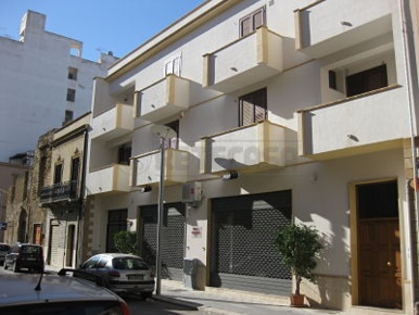 Foto Locale commerciale a Mazara del Vallo Centro di 400 m² con 4 locali