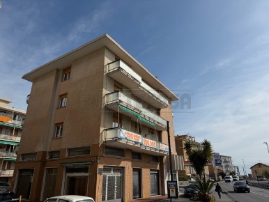 Foto Appartamento in Viale Riviera 60, Pietra Ligure Centro di 70 m²