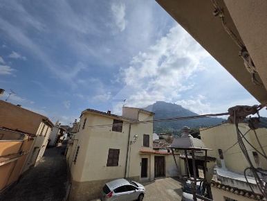 Foto Casa indipendente in VIA GARIBALDI, Nuoro di 123 m² con 4 locali