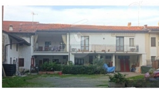 Foto Appartamento in Magenta, Castegnato di 298 m² con 10 locali in vendita