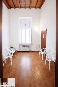 Foto Locale commerciale a Mantova Centro di 106 m² con 3 locali in affitto