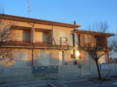 Foto Villa a schiera a Ravenna di 100 m² con 4 locali in vendita