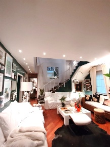 Foto Casa indipendente a Samarate di 420 m² con 8 locali in vendita