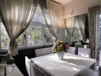 Foto Casa indipendente a Samarate di 420 m² con 8 locali in vendita