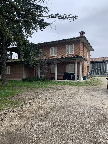 Foto Casa indipendente a Russi di 332 m² con 9 locali in vendita