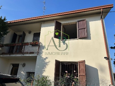 Foto Casa indipendente a Russi di 200 m² con 7 locali in vendita