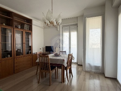 Foto Appartamento in Via XXV Aprile, Desio di 100 m² con 3 locali