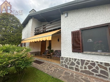Foto Villa unifamiliare in via mazzini, Gambolò Centro di 200 m² in vendita