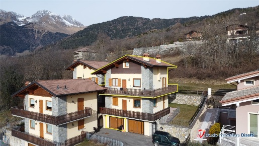 Foto Appartamento in Via IV Novembre, Ossimo di 145 m² con 5 locali
