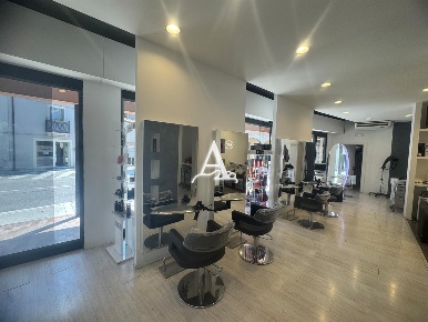 Foto Attività commerciale a San Giovanni Lupatoto Centro di 90 m²