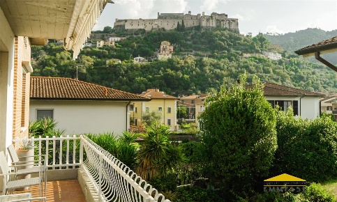 Foto Appartamento a Massa Centro di 120 m² con 5 locali in vendita