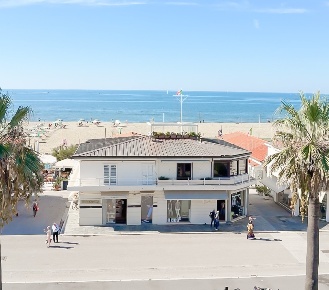Foto Appartamento in Viale Giosuè Carducci, Viareggio Lungomare di 130 m²