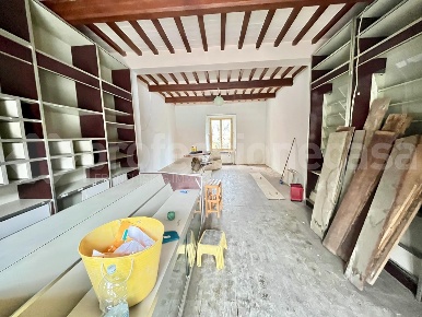 Foto Locale commerciale a San Giuliano Terme San Giuliano Terme Paese