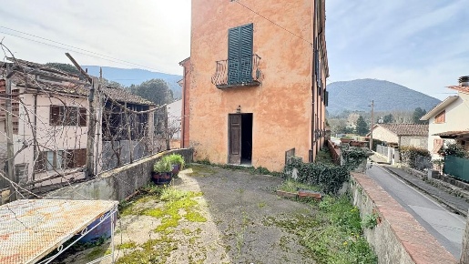 Foto Appartamento a Lucca Cerasomma di 70 m² con 4 locali in vendita