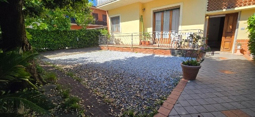 Foto Appartamento a Massa Ronchi - Poveromo di 85 m² con 6 locali