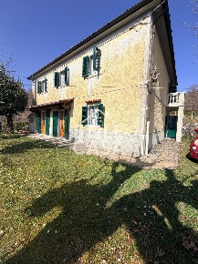 Foto Casa indipendente a Pistoia Le Piastre di 170 m² con 8 locali