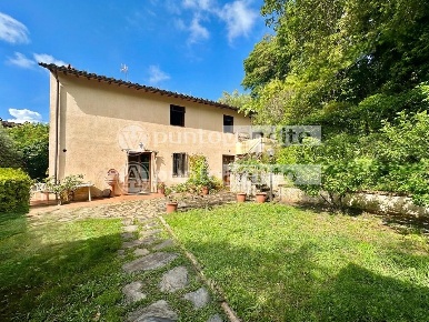 Foto Rustico a Capannori Gragnano - Lappato di 170 m² con 7 locali