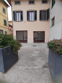 Foto Locale commerciale a Fucecchio Centro di 63 m² con 2 locali in affitto