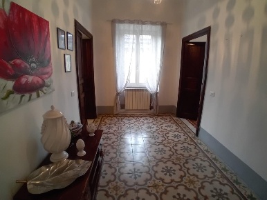 Foto Appartamento a Carrara Centro di 193 m² con 10 locali in vendita