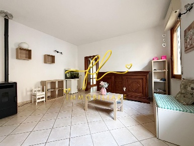 Foto Appartamento a Cecina Cecina Centro di 109 m² con 5 locali in vendita