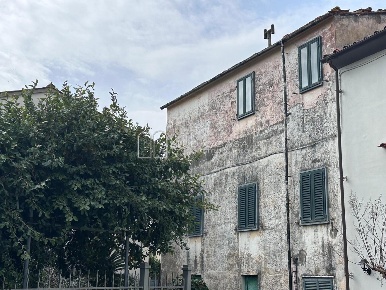 Foto Casa indipendente a Calci Centro di 275 m² con 13 locali in vendita