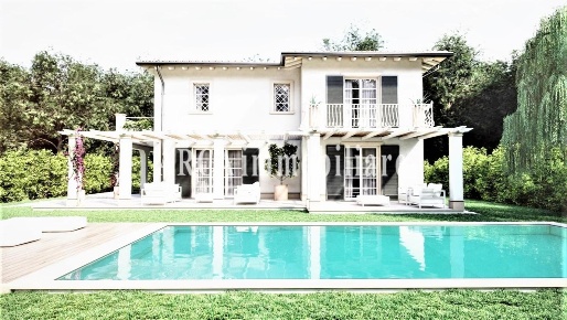 Foto Villa unifamiliare a Pietrasanta di 185 m² con 7 locali in vendita