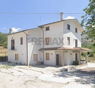 Foto Villa unifamiliare in Via Canale 38, Caramanico Terme Centro di 222 m²