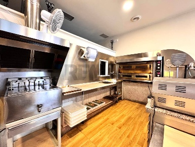 Foto Attività commerciale in Piazza Oberdan 6, Savignano sul Rubicone