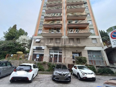 Foto Locale commerciale in Via Dei Filosofi 12, Perugia Centro di 140 m²