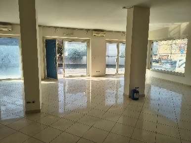 Foto Locale commerciale a Chieti di 100 m² con 1 locali in affitto