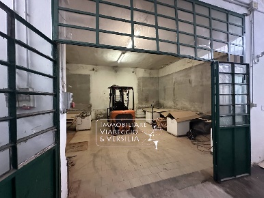 Foto Magazzino in via Puccini 280, Viareggio Centro di 180 m² in affitto